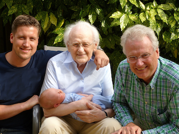 family 1827369 pixabay m r